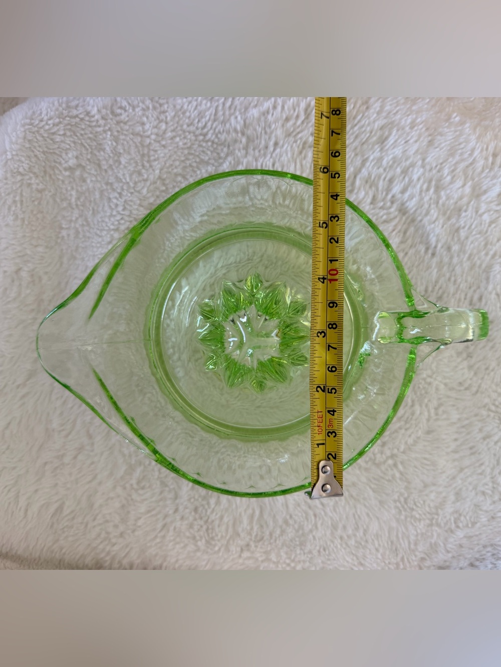 Vintage Green Uranium Glass Citrus Reamer Juicer - Depression Glass - Picture 13 of 14
